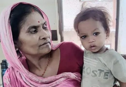 এক বছরের শিশুর কামড়ে কোবরা সাপের মৃত্যু, সুস্থ রয়েছে শিশু