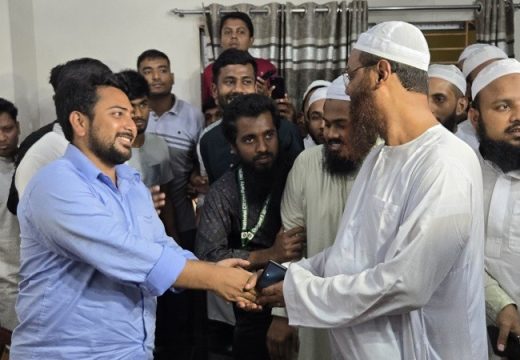 মধ্যরাতে চরমোনাই দরবারে এনসিপি নেতাদের উপস্থিতি