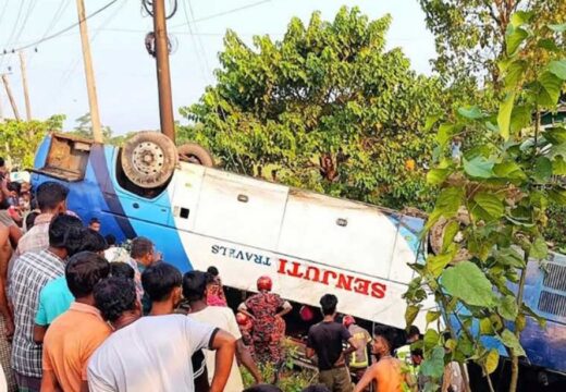 টাঙ্গুয়ার হাওরে ঘুরতে যাচ্ছিল পরিবার, সড়ক দুর্ঘটনায় প্রাণ গেল মা-মেয়ের