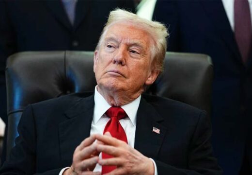 শুল্ক রাজস্ব থেকে প্রত্যেক নাগরিককে দুই হাজার ডলার দেওয়ার ঘোষণা ট্রাম্পের