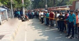 আদালতের সামনে দুজনকে গুলি করে ও কুপিয়ে হত্যা