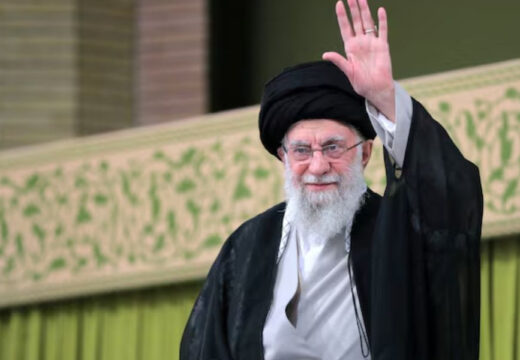 ইরানি রাষ্ট্রীয় টিভির দাবি: কার্যালয়েই নিহত আয়াতুল্লাহ আলী খামেনি