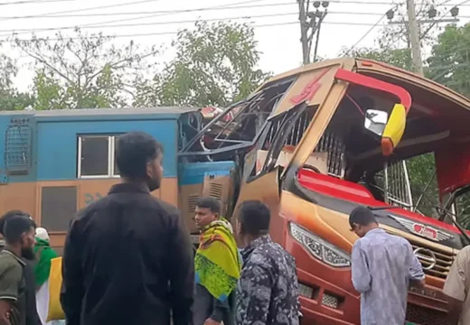 ঈদের দ্বিতীয় দিনে সড়কে ঝরল ১৯ প্রাণ