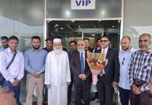 সিলেটে আইসিটি–২ এর চেয়ারম্যান বিচারপতি নজরুল ইসলাম চৌধুরীকে ফুলেল সংবর্ধনা