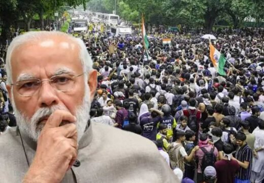 যন্তর মন্তরে শিক্ষার্থীদের বিক্ষোভ, প্রশ্নপত্র ফাঁসকারীদের বিরুদ্ধে কঠোর ব্যবস্থা নেওয়ার বার্তা মোদির