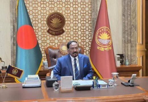 দায়িত্ব গ্রহণের পর বঙ্গভবনে প্রথম কর্মদিবস কাটালেন ভারপ্রাপ্ত রাষ্ট্রপতি