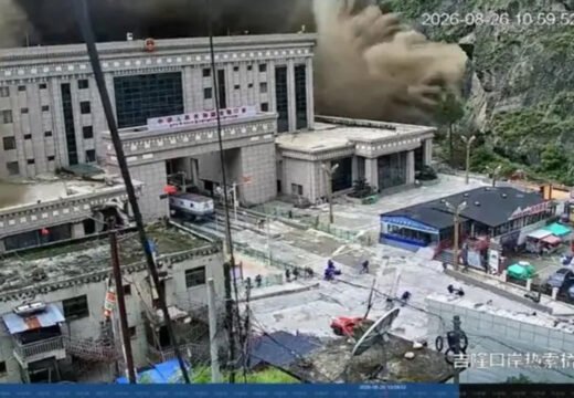নেপাল-চীন সীমান্তে বন্যা-ভূমিধস, নিখোঁজ ৩৮৪ পর্যটক