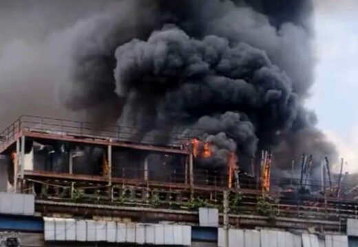 ধানমন্ডি ও মহাখালীতে দুই ভবনে আগুন, নিয়ন্ত্রণে ফায়ার সার্ভিস