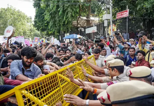 দিল্লিতে বিক্ষোভে তিন নারী সাংবাদিককে পুলিশি হয়রানির অভিযোগ
