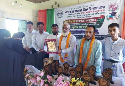 খন্দকার বাজার উচ্চ বিদ্যালয়ের ২ গুণী শিক্ষককে বিদায় সংবর্ধনা