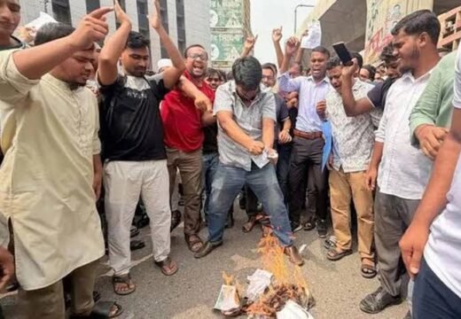 প্রশ্নফাঁসের অভিযোগে নিয়োগ পরীক্ষা স্থগিত, ঢাকায় চাকরিপ্রার্থীদের বিক্ষোভ