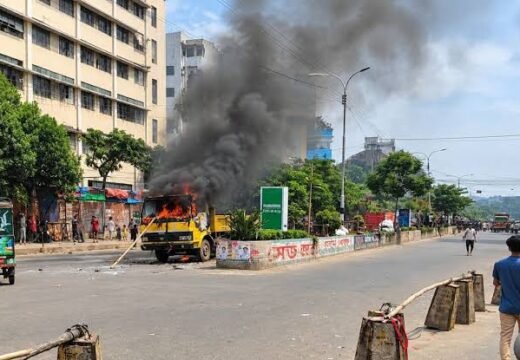 মিরপুরে হকার উচ্ছেদকে কেন্দ্র করে সংঘর্ষ, চার মামলায় গ্রেপ্তার ২৫